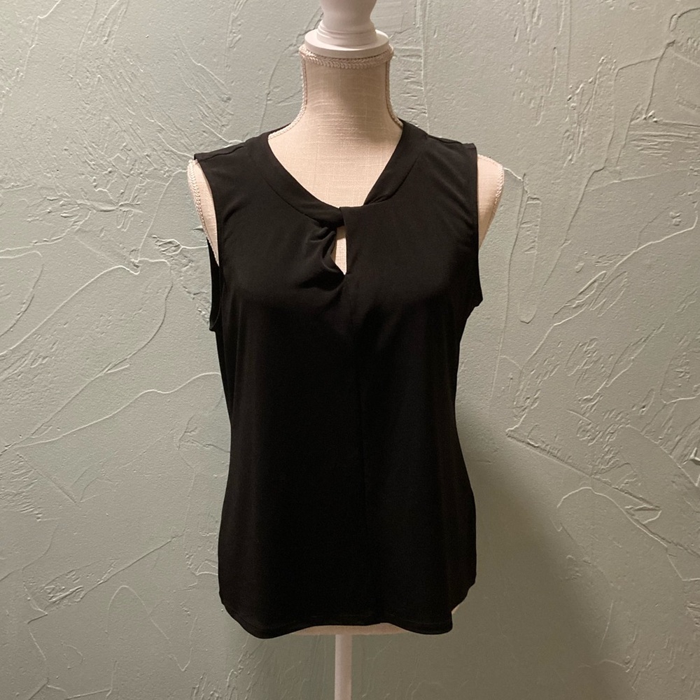 Calvin Klein
M-black sleeveless top